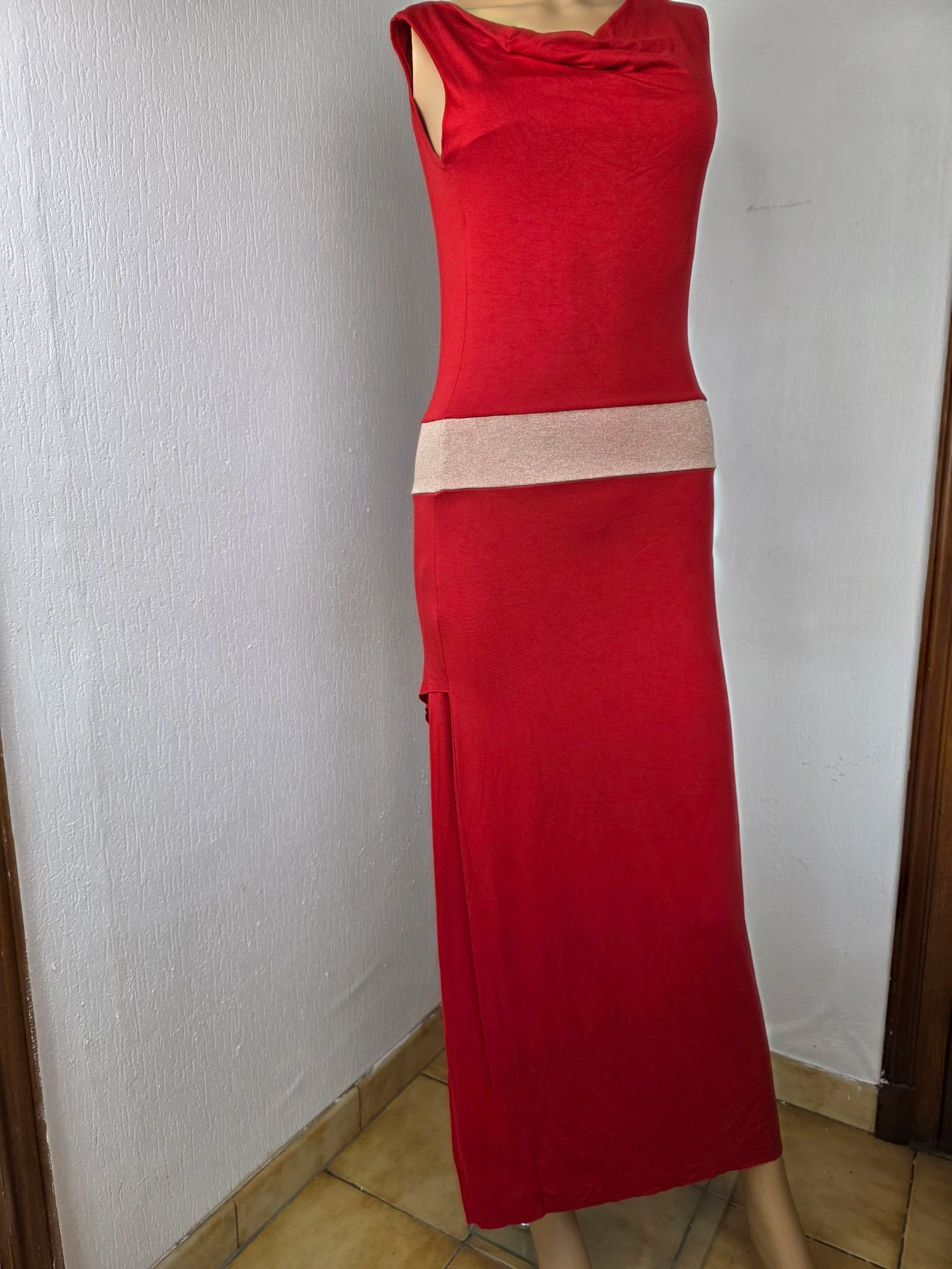 Robe longue rouge col bénitier & bande dorée pailletée MiMOSA taille unique jusqu'au 38